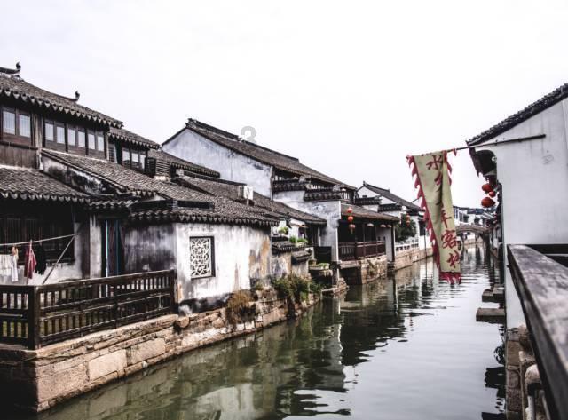组合图形里是不是一个平行四边形的面积乘上一个三角形的面积？游戏画面